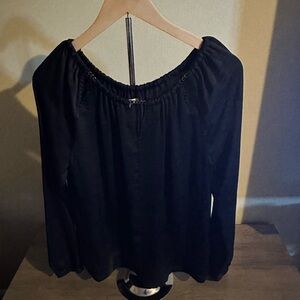 41 Hawthorn, Medium, black blouse